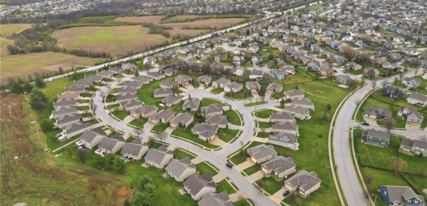 11236 N Randolph Avenue, Kansas City, MO 64157