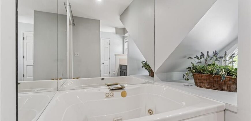 4302 NW 60th Court, Kansas City, MO 64151