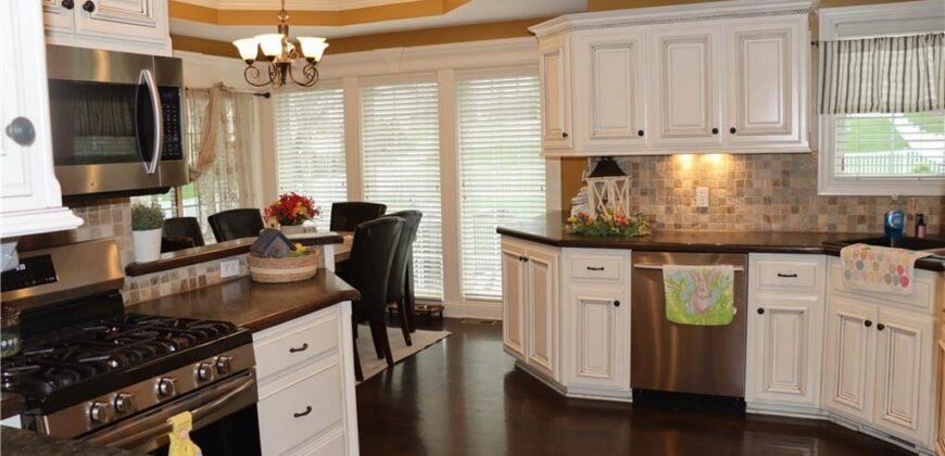 915 Englewood Drive, Kearney, MO 64060