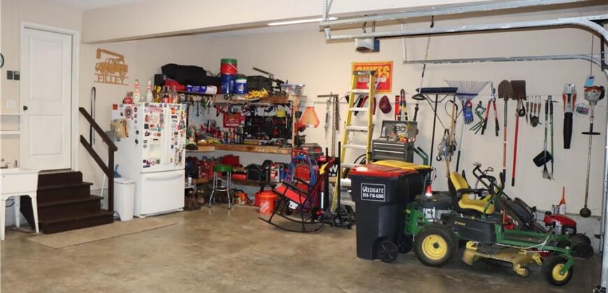 915 Englewood Drive, Kearney, MO 64060