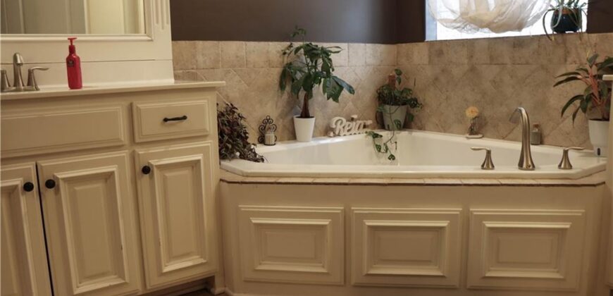 915 Englewood Drive, Kearney, MO 64060