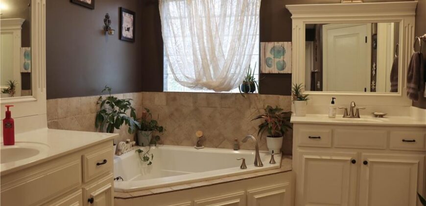 915 Englewood Drive, Kearney, MO 64060