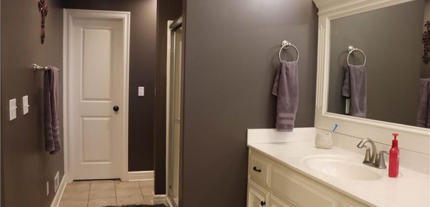 915 Englewood Drive, Kearney, MO 64060