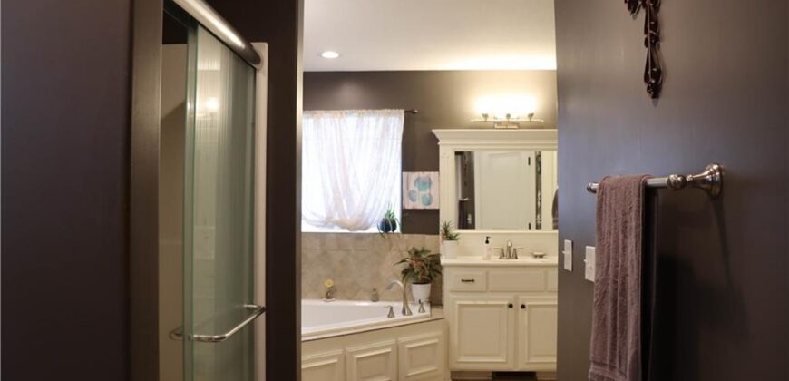 915 Englewood Drive, Kearney, MO 64060