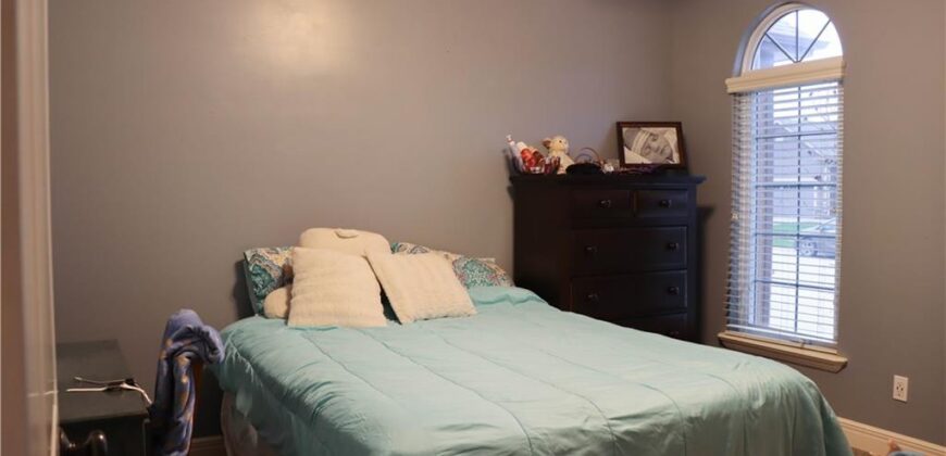 915 Englewood Drive, Kearney, MO 64060