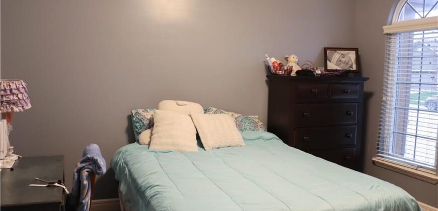 915 Englewood Drive, Kearney, MO 64060