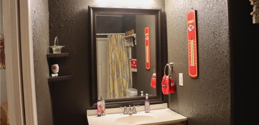 915 Englewood Drive, Kearney, MO 64060