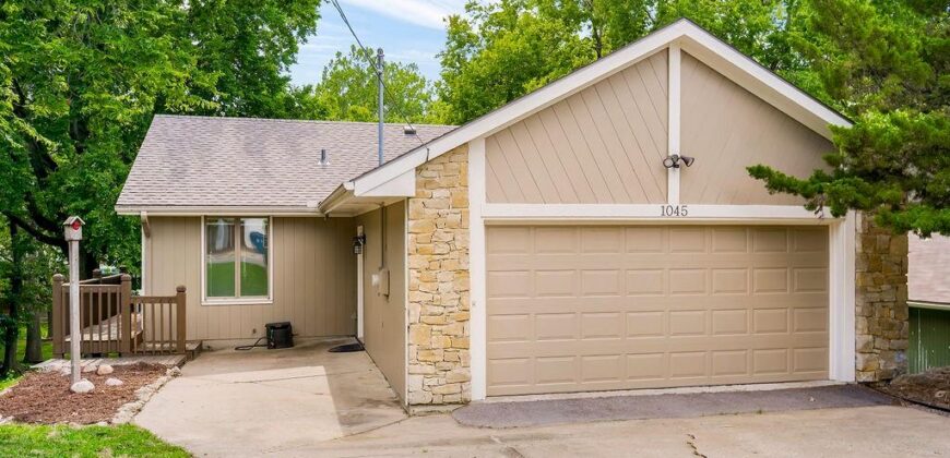 1045 NW S SOUTH SHORE Drive, Lake Waukomis, MO 64151