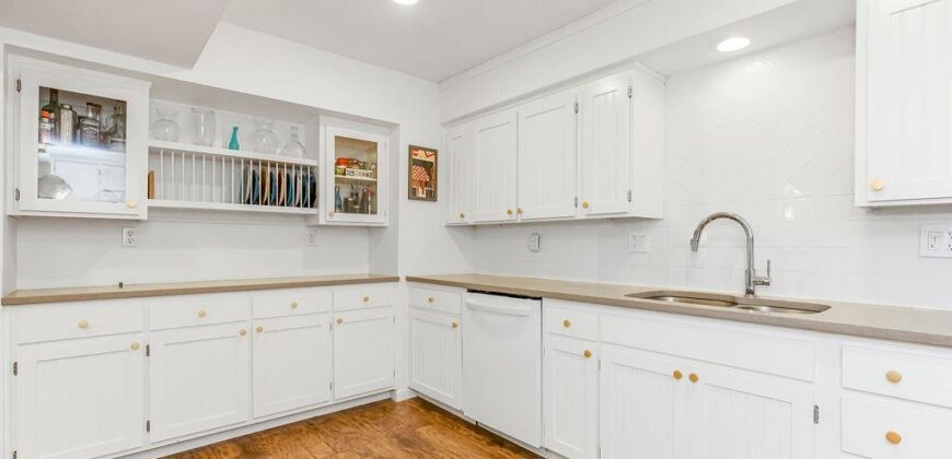 1045 NW S SOUTH SHORE Drive, Lake Waukomis, MO 64151