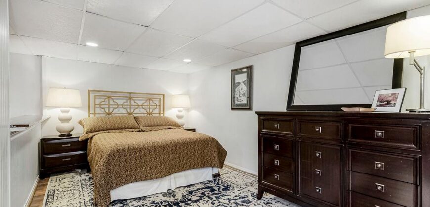 1045 NW S SOUTH SHORE Drive, Lake Waukomis, MO 64151