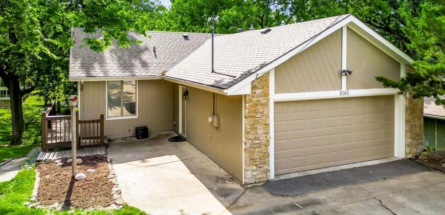 1045 NW S SOUTH SHORE Drive, Lake Waukomis, MO 64151