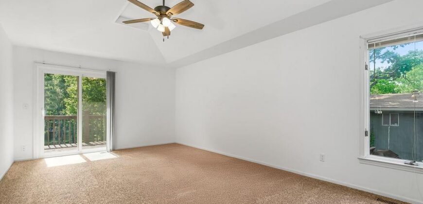 1045 NW S SOUTH SHORE Drive, Lake Waukomis, MO 64151