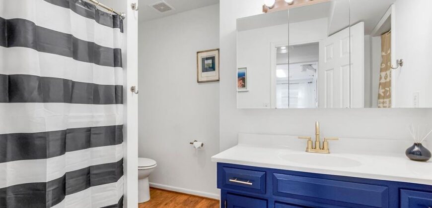 1045 NW S SOUTH SHORE Drive, Lake Waukomis, MO 64151