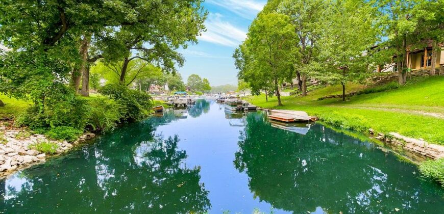 1045 NW S SOUTH SHORE Drive, Lake Waukomis, MO 64151