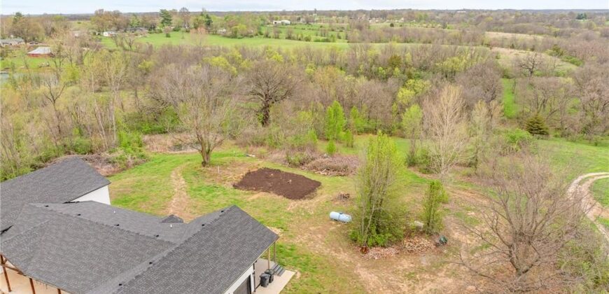 24218 NE 136th Street, Excelsior Springs, MO 64024