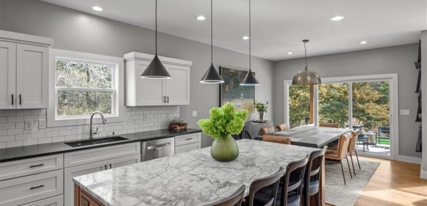 6927 Glenn Lane, Parkville, MO 64152