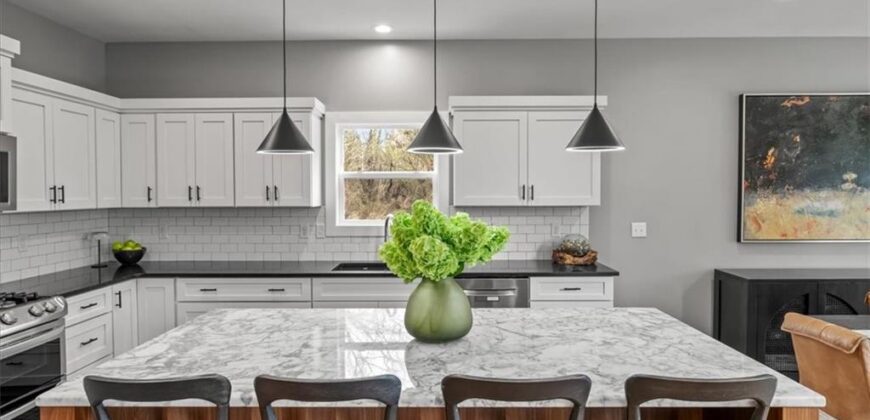 6927 Glenn Lane, Parkville, MO 64152