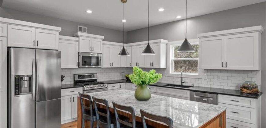 6927 Glenn Lane, Parkville, MO 64152