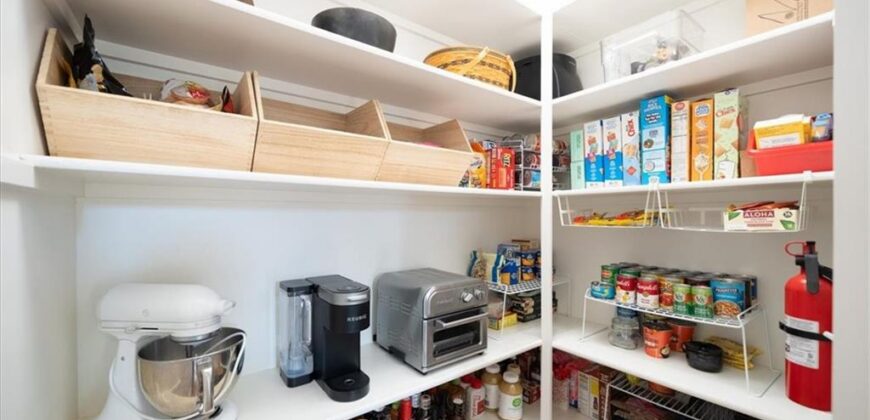 6927 Glenn Lane, Parkville, MO 64152