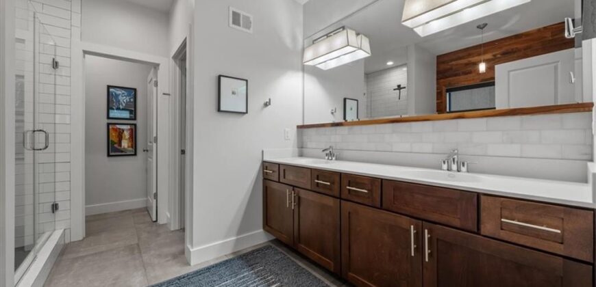 6927 Glenn Lane, Parkville, MO 64152