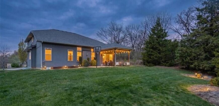 6927 Glenn Lane, Parkville, MO 64152