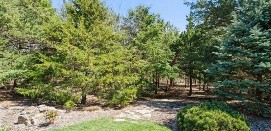 6927 Glenn Lane, Parkville, MO 64152