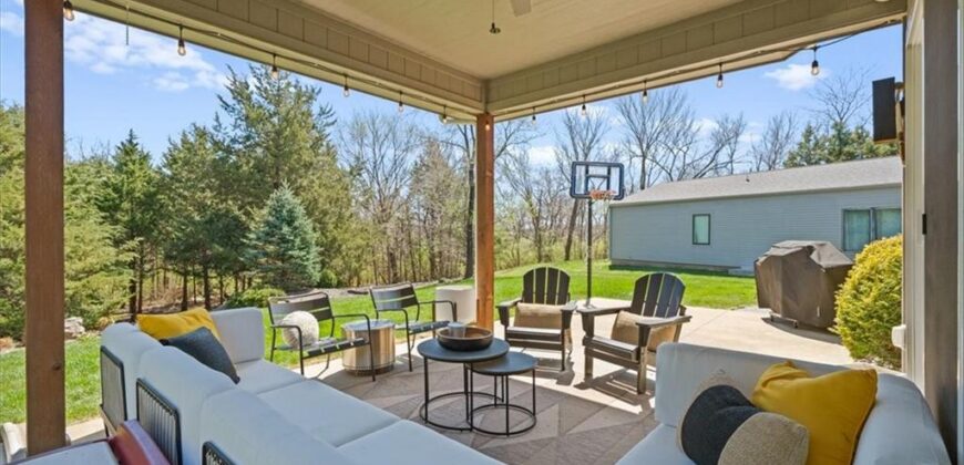 6927 Glenn Lane, Parkville, MO 64152