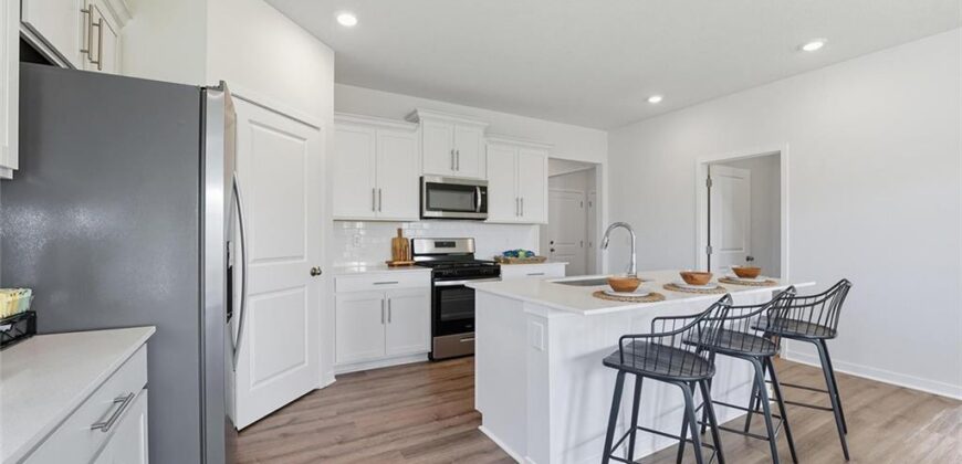 104 Lake Meadows Drive, Smithville, MO 64089