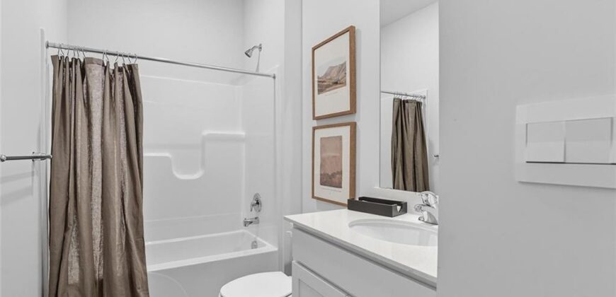 104 Lake Meadows Drive, Smithville, MO 64089