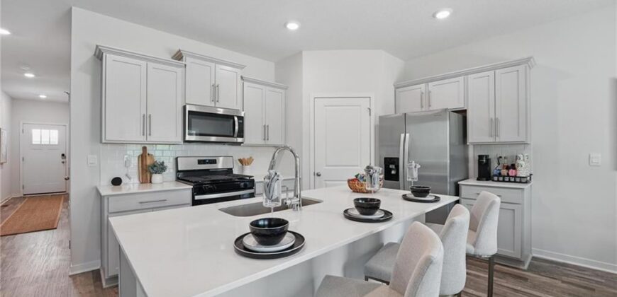 202 Lake Meadows Drive, Smithville, MO 64089