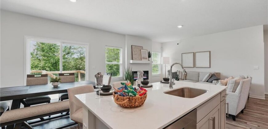 202 Lake Meadows Drive, Smithville, MO 64089