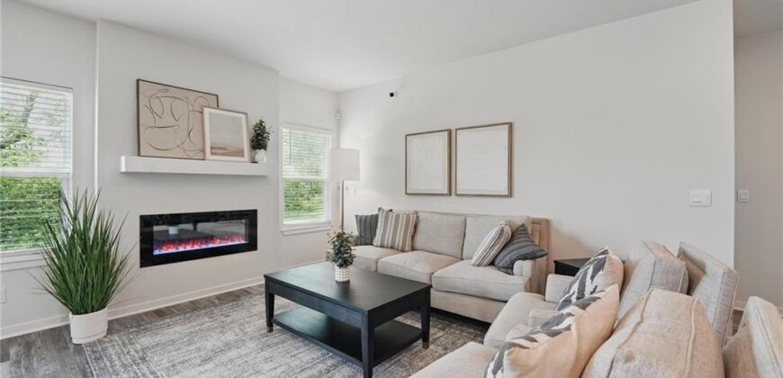 202 Lake Meadows Drive, Smithville, MO 64089