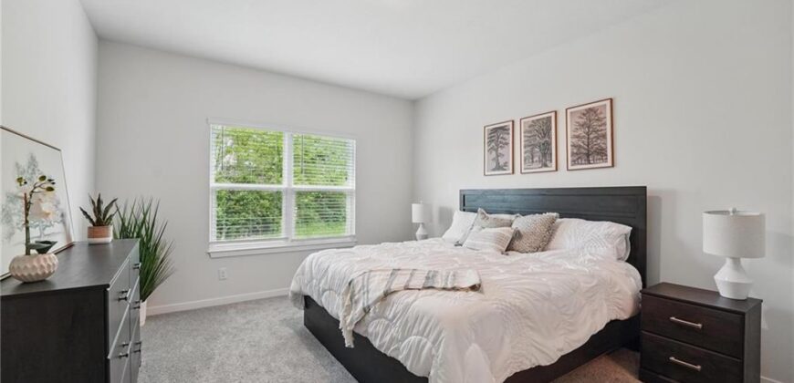 202 Lake Meadows Drive, Smithville, MO 64089