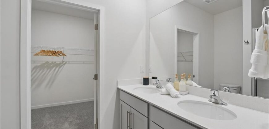 202 Lake Meadows Drive, Smithville, MO 64089