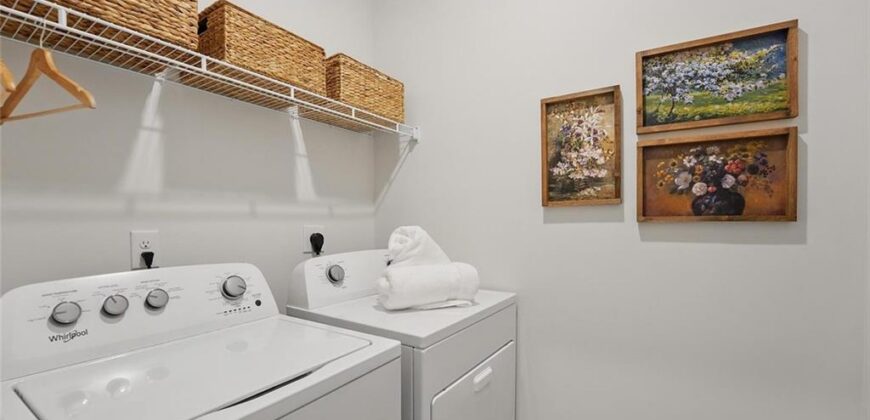 202 Lake Meadows Drive, Smithville, MO 64089