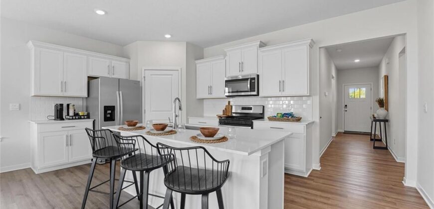 206 Lake Meadows Drive, Smithville, MO 64089