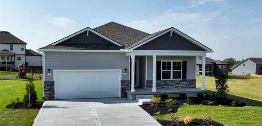 206 Lake Meadows Drive, Smithville, MO 64089