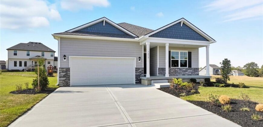 206 Lake Meadows Drive, Smithville, MO 64089