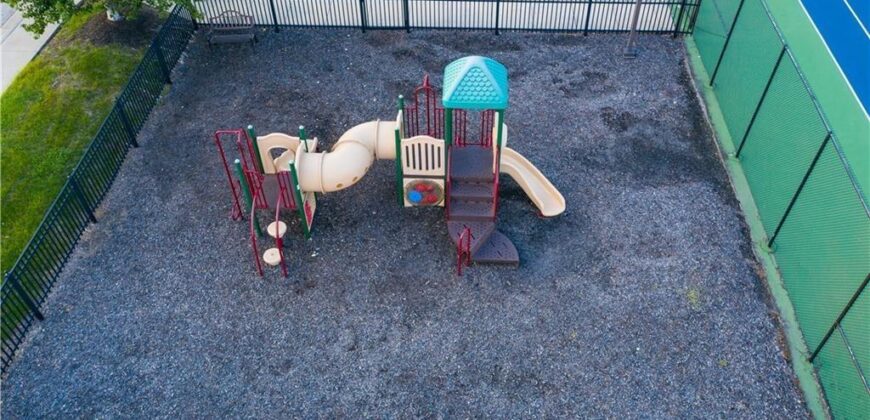 10135 N Poplar Avenue, Kansas City, MO 64156