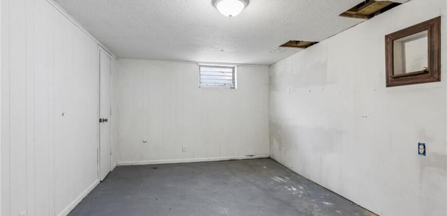 7804 NW Milrey Drive, Kansas City, MO 64152