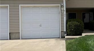 8104 N Lawn Avenue, Kansas City, MO 64119