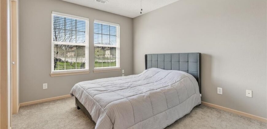 8104 N Lawn Avenue, Kansas City, MO 64119