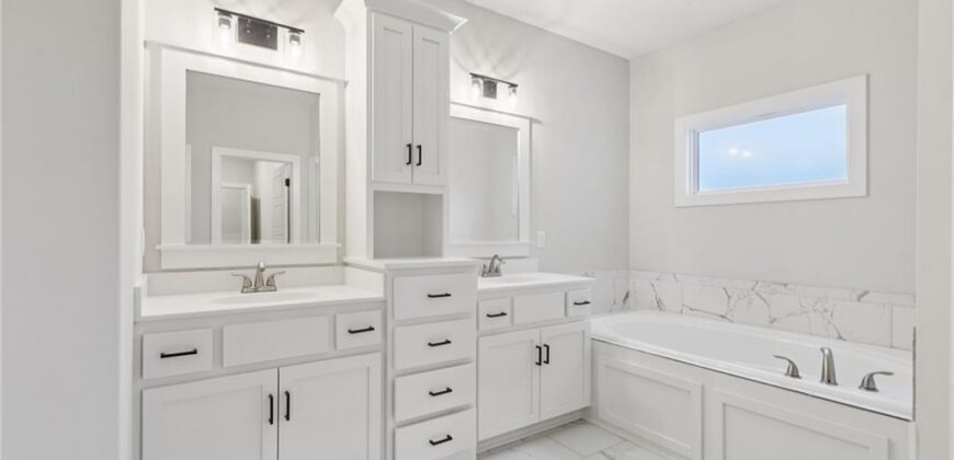 1039 Fir Lane, Liberty, MO 64068