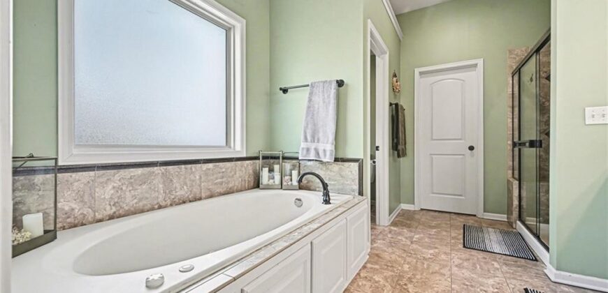 1816 NW 93rd Terrace, Kansas City, MO 64155