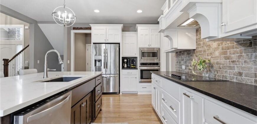 7310 NW Clore Drive, Parkville, MO 64152