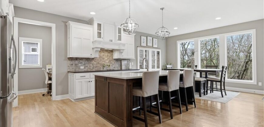 7310 NW Clore Drive, Parkville, MO 64152