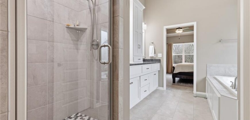 7310 NW Clore Drive, Parkville, MO 64152