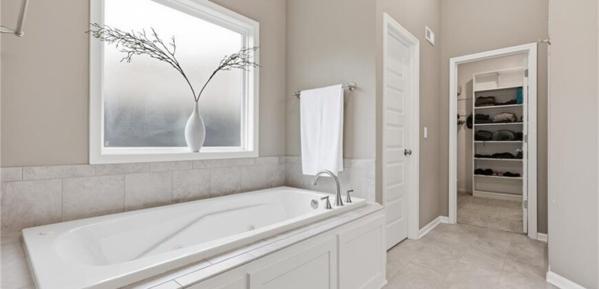 7310 NW Clore Drive, Parkville, MO 64152