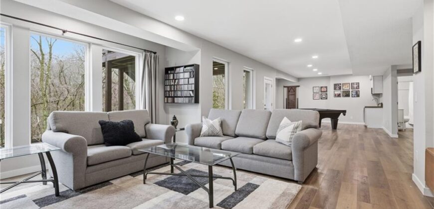 7310 NW Clore Drive, Parkville, MO 64152