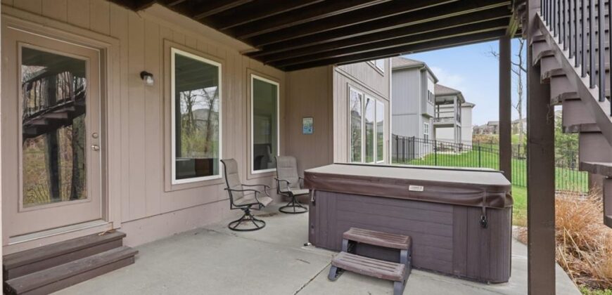 7310 NW Clore Drive, Parkville, MO 64152